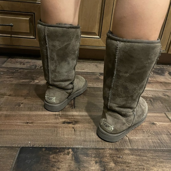 UGG BOOTS!! - Picture 4 of 7